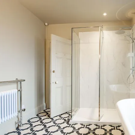 Pasture House 6 *