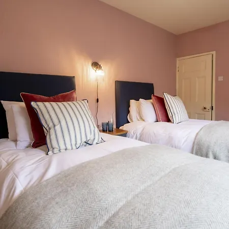 Pasture House 6 *