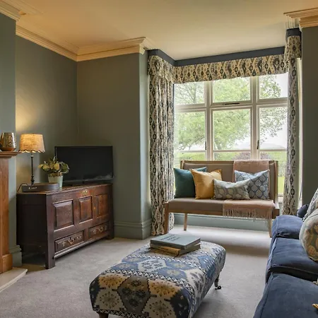 Pasture House 6 * Thornton Watlass