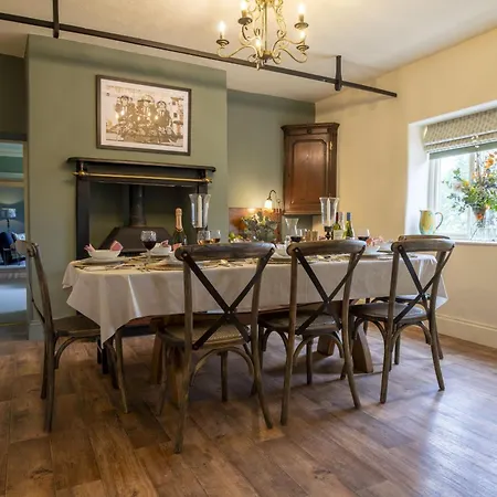 Pasture House 6 * Thornton Watlass