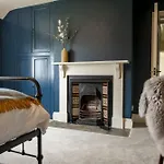 Pasture House 6 *
