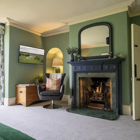 Pasture House 6 *
